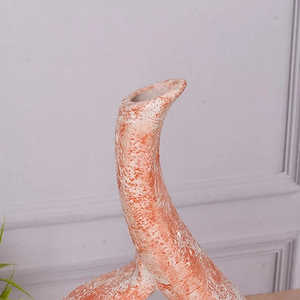Vase en céramique artisanal bleu corail et orange, design contemporain nordique, carré, pour table, décoration intérieure, cadeau de pendaison de crémaillère, 16,5x27cm - Product Image 3