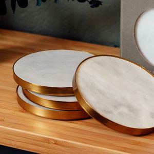 Juego de 4 posavasos de resina de madera de 4 "* 4" de estilo americano sostenible, alfombrillas de alta calidad para mesas modernas para el hogar o el hotel - Product Image 6