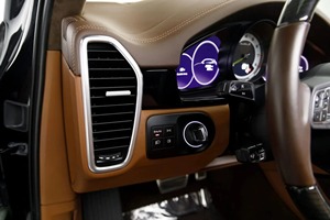 Porsche Cayenne E-Hybrid 2024 Usado en Buenas Condiciones, Certificado y Limpio - Product Image 3