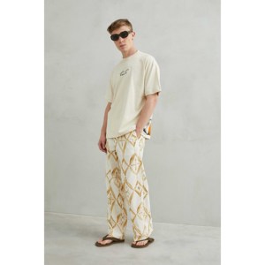 เสื้อยืดผ้าฝ้าย100% ขนาดใหญ่ใส่ได้ทั้งชายและหญิงโคอาล่าสไตล์ออสเตรเลียพร้อมน้ำอัดลมดีไซน์สีเบจ - Product Image 1