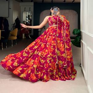 VASTRA COTTAGE Lehenga Choli imprimé floral avec blouse brodée à la main, bordure en dentelle, dupatta, tenue ethnique de créateur pour femmes - Product Image 4