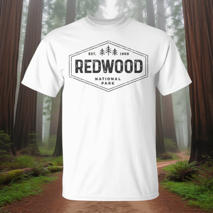 Camiseta del Parque Nacional Redwood, unisex, estilo vintage, con insignia de árbol hexagonal, ropa para senderismo - Product Image 3