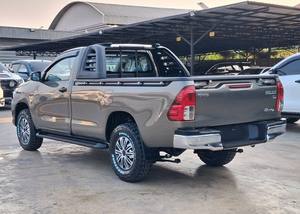 Toyota Hilux 2019 d'occasion, simple cabine, 2.4, 2 roues motrices, boîte manuelle, bronze - Prêt à être expédié - Product Image 3