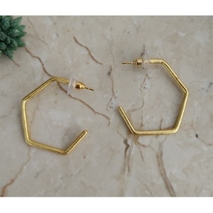 SOUMYA CREATIONS - Pendientes de Aro de Latón Chapado en Oro Hechos a Mano - Lindos y Modernos Pendientes Geométricos Hexagonales Estilo Rajasthan para Mujer, Hechos en India - Product Image 2