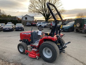Equipo agrícola asequible Massey Ferguson 1525 Tractor compacto y cubierta a la venta - Product Image 3
