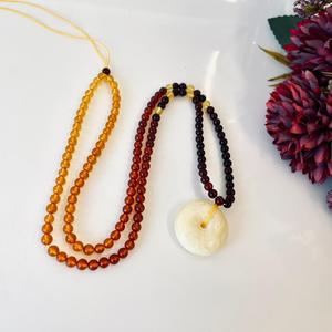 Collar de Ámbar Blanco Hecho a Mano con Colgante de Donut, con Cuentas de Ámbar Báltico Multicolor; Collar de Ámbar Hecho a Mano con Colgante de Donut Blanco - Product Image 6