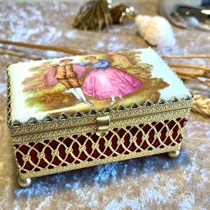 Small <b>Vintage</b> Metal Jewellery Trinket Storage Organiser Metal Jewelry <b>Boxes</b> for Keeping Elegant Jewelry in Brass Golden Finishe - Product Image 2