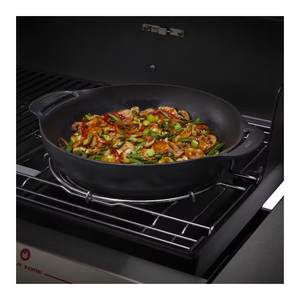 Juego de Vaporera y Wok de Hierro Fundido CRAFTED GOURMET 7607 (36 cm) para Cocina al Aire Libre, Compatible con Weber - Product Image 4