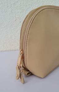 Sac cosmétique en cuir PU pour femmes sac de maquillage à fermeture éclair organisateur de maquillage de voyage chargeur pochette de rangement couleur Tan - Product Image 4