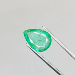 Esmeralda Colombiana Natural Certificada por IGI, Corte Pera Mixto, 3.34 Quilates, Piedra Preciosa de Calidad AAA, Color Verde, Pulido Perfecto - Product Image 2