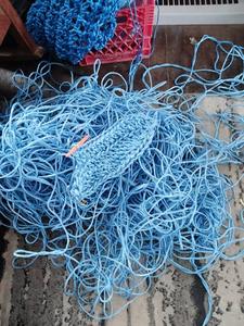 Filet de pêche en polyester multicolore, déchets de tricotage coupés, matériaux à recycler - Product Image 5