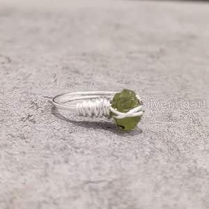 Anillo de Plata de Ley 925 con Peridoto Natural, Piedra de Nacimiento de Agosto, Doble Banda, Joyería Hecha a Mano para Mujer - Product Image 2