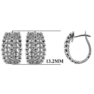 Boucles d'oreilles créoles huggie en or blanc massif 18 carats avec diamants naturels, sertissage griffe, design vintage fabuleux, fabrication chinoise haut de gamme - Product Image 2