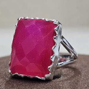 Anillo de Plata de Ley 925 Trendy Eternity Vermeil, piedra preciosa de diseñador hecha a mano de excelente calidad con diamante de Calcedonia fucsia - Product Image 2