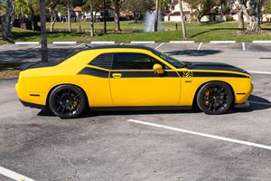 Dodge Challenger T/A 392 2017, Transmisión Manual de 6 Velocidades, Motor Hemi V8 de 6.4 Litros, Color Amarillo - Product Image 3