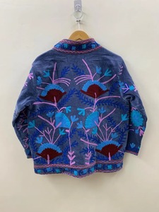Veste en velours doux faite à la main veste brodée en velours à fleurs Suzani bleu veste sur mesure en velours à col montant pour femmes - Product Image 2