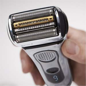 Afeitadora Eléctrica de Láminas Braun Serie 9 para Hombre con Cargador Clean & Renew, Maquinilla de Afeitar Recargable/Sin Cable y Estuche de Viaje Premium - Product Image 1