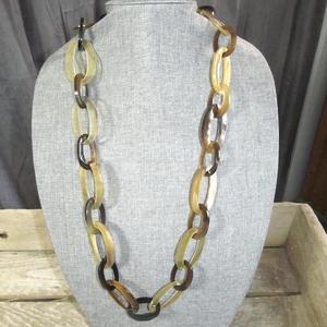 Collar de Lujo Hecho a Mano con Cuerno de Búfalo, Joyería Natural y Sostenible para Mujer, Alta Calidad - Product Image 3