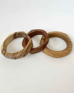 Beau bracelet en bois avec ange sculptant artisanal bracelet rond fait à la main bijoux écologiques pour un style de vie moderne - Product Image 3