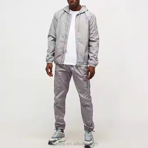 Veste coupe-vent de sport légère unisexe moderne personnalisée hommes Softshell à capuche imperméable pour la saison de printemps - Product Image 4