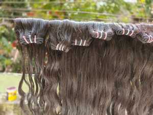 Paquetes de tejido ondulado de cabello humano indio a precio barato al por mayor cabello humano virgen sin procesar de un donante - Product Image 4