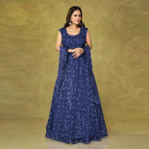 Vestido de Noche Opulento con Bordado y Motivos Florales, con Dupatta de Tela Suave, Ideal para Bodas y Fiestas - Product Image 3