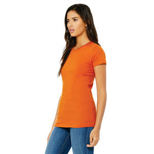 T-Shirt moulant en coton peigné 100% Airlume pour femme, longueur du corps plus longue avec bandes d'épaule et anneaux filés 32 simple 4.2 oz en corail - Product Image 2