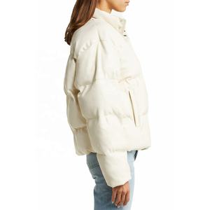 Chaqueta de Invierno Acolchada para Mujer al por Mayor con Servicio Personalizado OEM, Resistente al Viento, con Cremallera Sólida y Exterior de Poliéster - Product Image 4