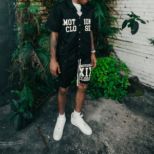 Camisa 2024 personalizada para hombre, Panel de contraste, suelta, Retro, clásica, versátil, cuello de Polo, manga corta, informal, cuello en V, camisa para hombre - Product Image 3