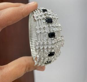 Elegante Brazalete Abrible de Plata con Acabado de Primera Calidad y Circonitas Cúbicas para Bodas y Compromisos, Colección para Fiestas, para Mujer - Product Image 1