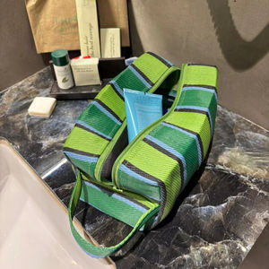 Bolsa de Cosméticos de Nailon Ecológica y Moderna al por Mayor, con Cierre de Cremallera, Asa Suave, Estuche, Bolsas de Gran Capacidad, Recicladas y Portátiles - Product Image 1