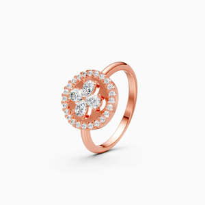 Elegante Anillo Floral con Racimo de Diamantes Redondos y Diamante Cultivado en Laboratorio de 0.44 Ct |   En oro amarillo, blanco y rosa de 9 quilates - Product Image 1