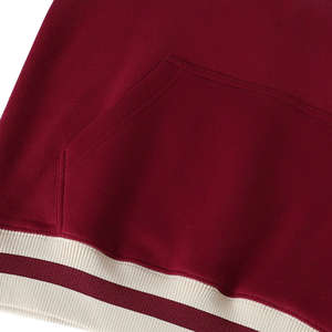 เสื้อฮู้ดดี้เดลต้า คริมสัน เพรป ยูนิเซ็กซ์ ผ้าฝ้ายออร์แกนิคฟลีซ 300 กรัม เป็นมิตรกับสิ่งแวดล้อม สำหรับฤดูหนาว รับผลิตตามแบบ OEM ปักโลโก้ด้วยไหมเชนีล - Product Image 5