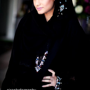 Abaya au look décent pour femmes musulmanes avec travail à la main - Product Image 1
