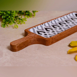 Plateau de service en bois fait main, grand plateau rustique pour la cuisine, la table à manger, les fêtes, plateau à fromage et à pain - Product Image 4