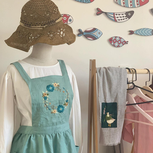 ผ้ากันเปื้อนผ้าลินินปักด้วยมือสำหรับผู้หญิงผ้ากันเปื้อนปักลายสำหรับงานครัวในบ้านสวนผลิตในเวียดนาม - Product Image 3