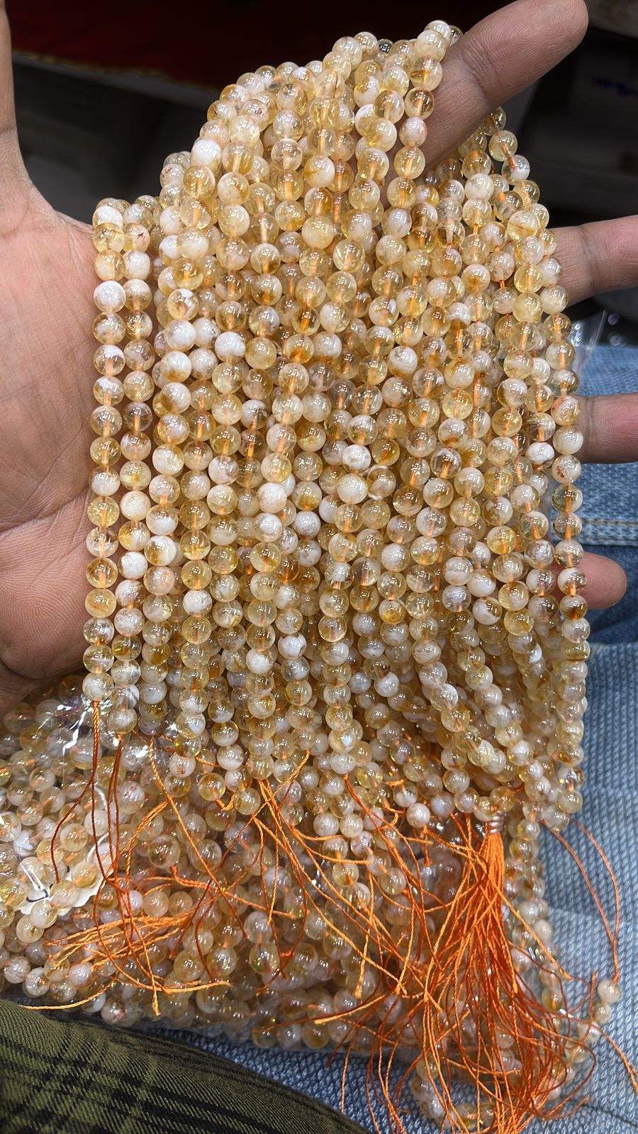 สีเหลือง