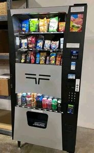 Máquina Expendedora de Alimentos Congelados de Gran Capacidad, 24 Horas, con Pantalla Táctil, Montada en la Pared, para 200-300 Artículos, Cumple con ADA - Product Image 3