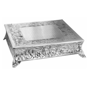 Nuevo soporte de pastel de aluminio de lujo con diseño en relieve mejor plato de pastel de Metal de bajo precio nuevo estilo herramientas decorativas para pasteles - Product Image 3