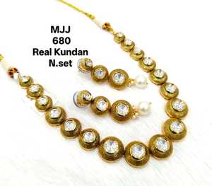 Ensemble de collier Kundan de mariée élégant avec des conceptions personnalisées pour les boutiques ethniques de qualité supérieure à des prix imbattables - Product Image 3