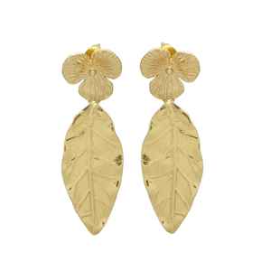 Juego de pendientes colgantes dorados de hoja y flor - Product Image 1