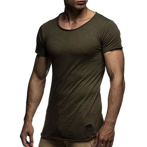 Camiseta de algodón 100% ligera de primera calidad para hombre, ajuste de gran tamaño con logotipo personalizado y ropa de calle, diseño de cuello para hombre - Product Image 1