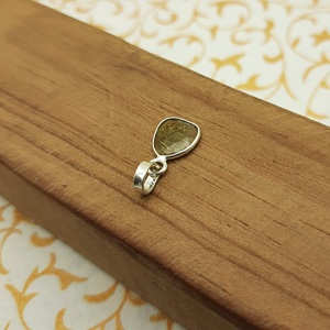 Vente en gros de collier pendentif en pierre d'apatite minimaliste en argent sterling 925 bijoux artisanaux faits à la main avec pendentifs à breloque pour elle - Product Image 5