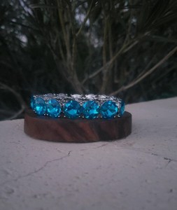 สร้อยข้อมือสีน้ำเงินเข้มสำหรับงานพรอมสร้อยข้อมือระยิบระยับทำด้วยมือเป็นของขวัญสำหรับเธอที่สง่างาม - Product Image 5