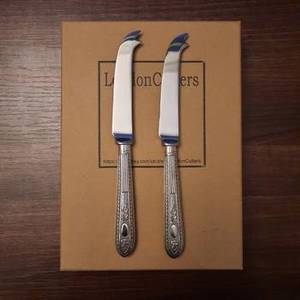 Ensemble d'épandeurs de fromage martelés de 3 en acier inoxydable parfait pour les repas de qualité supérieure et l'utilisation de mariage en Inde poignée en rotin - Product Image 2