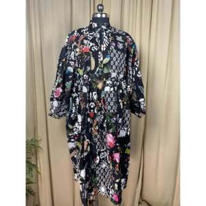 Robe longue bohème faite à la main avec patchwork rétro élégant, tenue de plage fluide pour les loisirs de jour, robe modeste à manches longues - Product Image 4