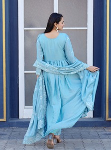 2024 été solide motif col en v Chinon brodé robe parole longueur lavable travail tissé avec broderie Chinon - Product Image 4