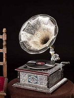 Gramophone artisanal indien, pièce maîtresse en bois et en laiton, style antique/vintage, pour la décoration de table