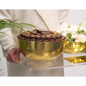 Vaisselle en métal doré de créateur unique Bol de service sucré pour le chocolat Bol de restauration pour les mariages Bol en métal pour plateaux de chocolat - Product Image 1