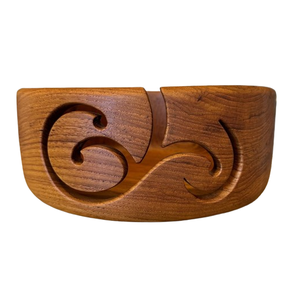 Cuenco de Hilo de Teca con Diseño Único, Calidad de Obra de Arte, para Tejer y Hacer Ganchillo, 10" x 4", Excelente Estado Vintage - Product Image 1